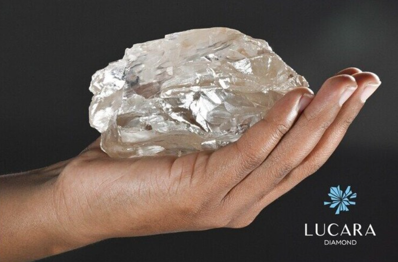 La société minière Lucara Diamond Corp. découvre un diamant exceptionnel de 2492 carats